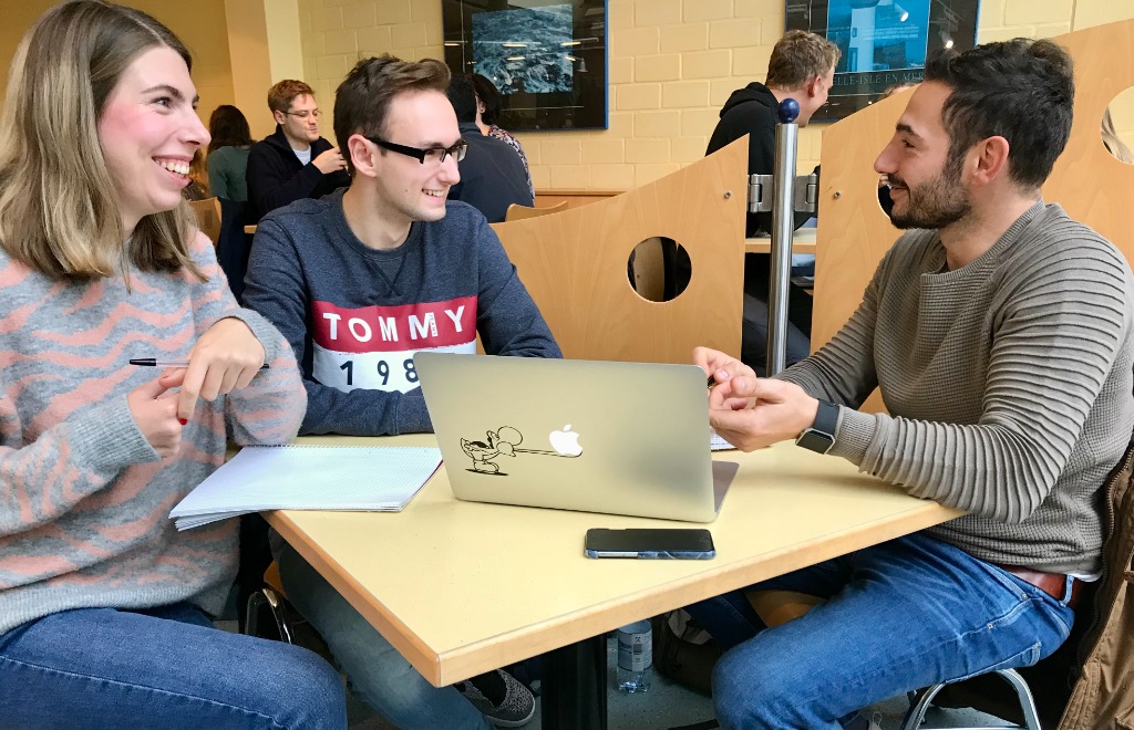 Gemeinsames Arbeiten am Laptop