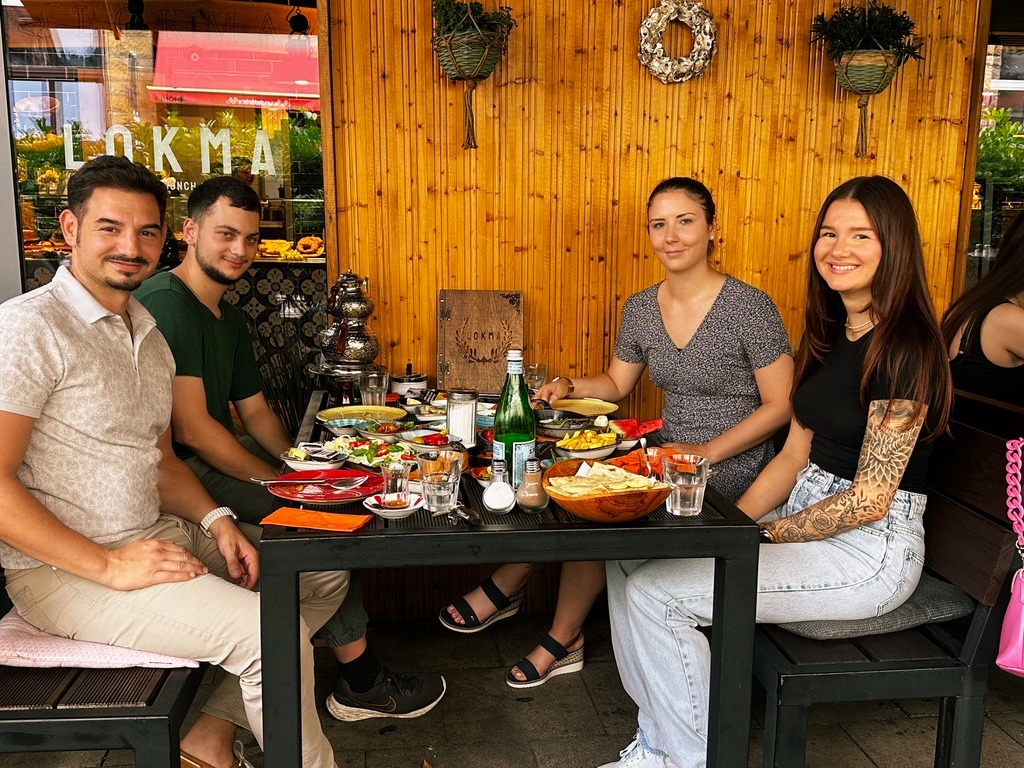 Team Meeting bei Lokma