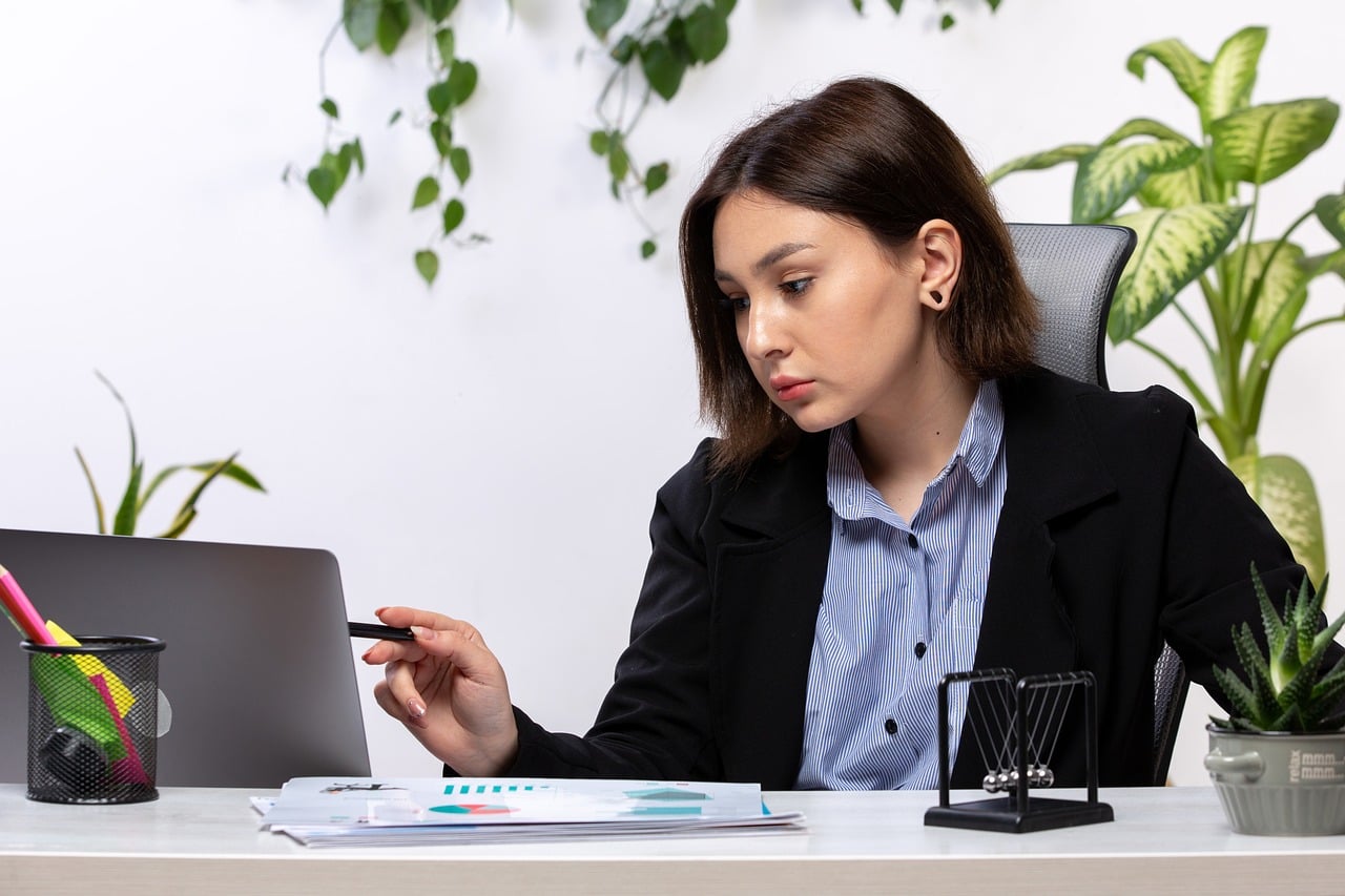 Professionelle digitale Projektarbeit im modernen Büro